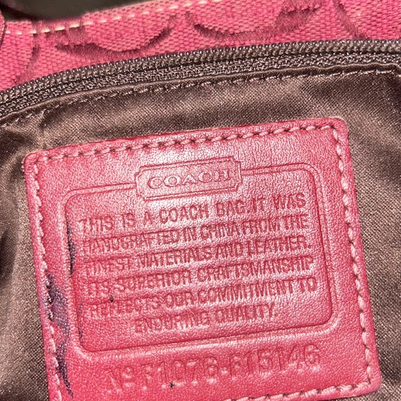 Burgundy coach bag lightly used - Picture 3 of 3